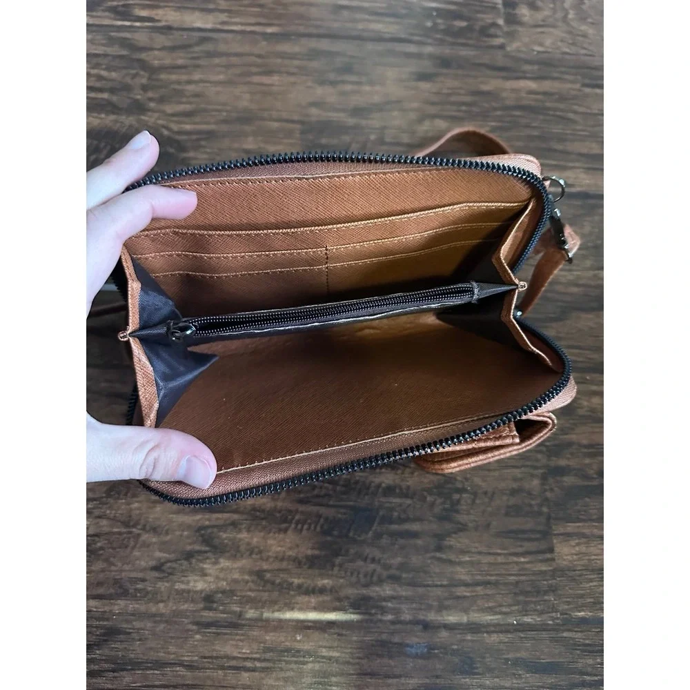 Escarte‎ Brown Crossbody